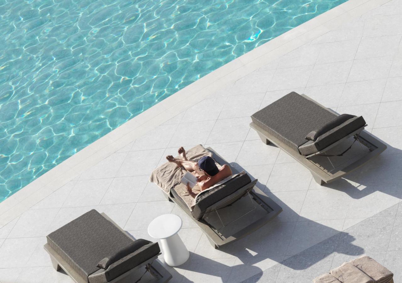 Nautilux Rethymno By Mage Hotels Bagian luar foto A man sunbathing