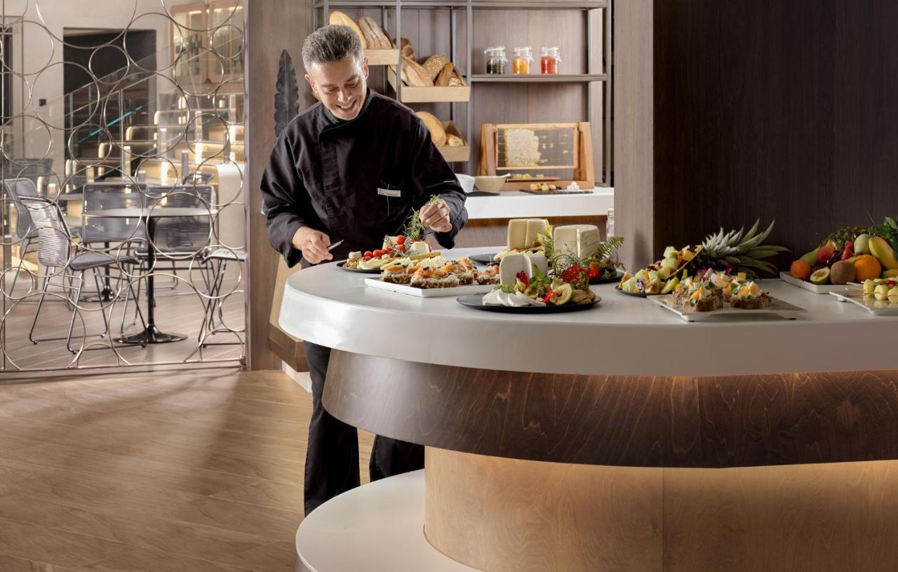 Nautilux Rethymno By Mage Hotels Bagian luar foto A chef at work