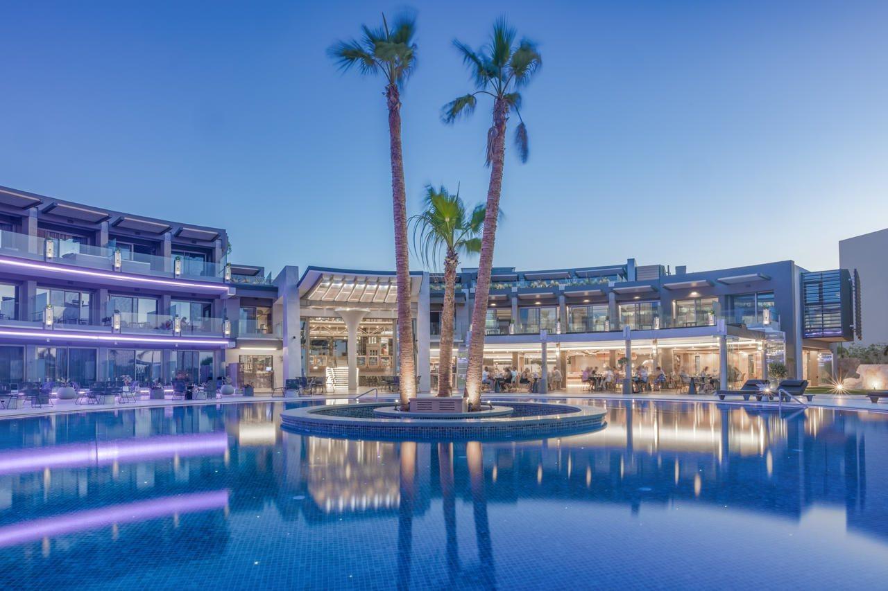 Nautilux Rethymno By Mage Hotels Bagian luar foto The hotel at night