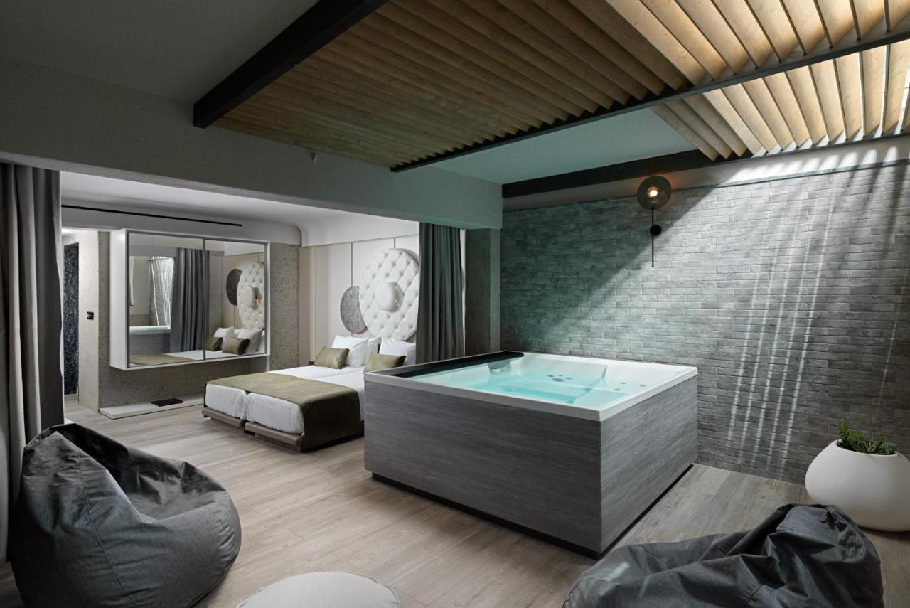 Nautilux Rethymno By Mage Hotels Bagian luar foto A spa suite